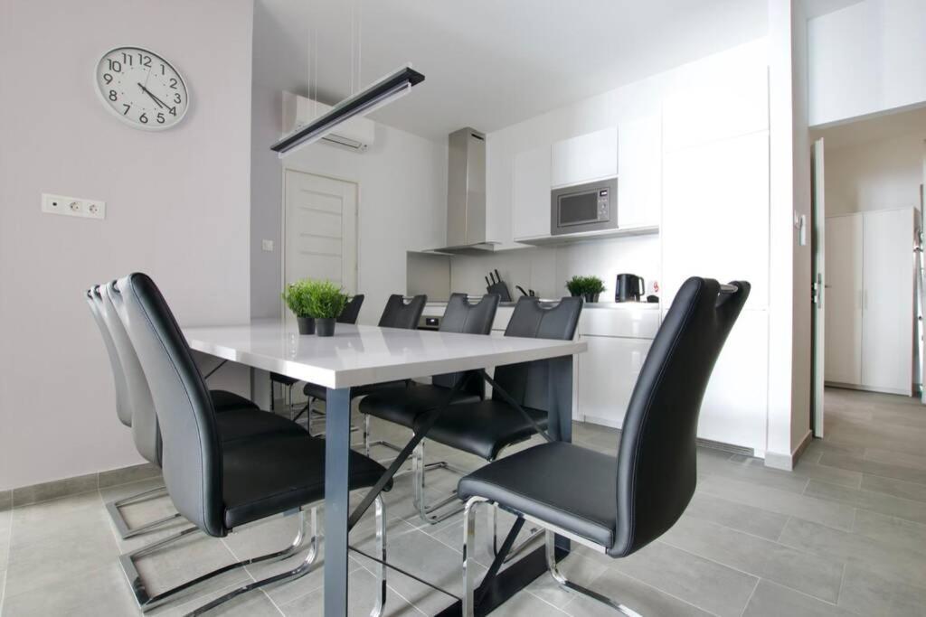 Premium Apartment By Hi5-Vaci Str. 3 Bedroom Budapest Luaran gambar