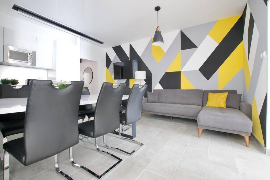 Premium Apartment By Hi5-Vaci Str. 3 Bedroom Budapest Luaran gambar