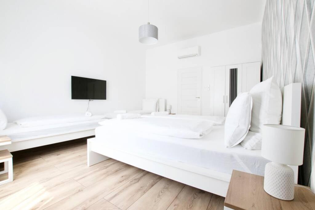 Premium Apartment By Hi5-Vaci Str. 3 Bedroom Budapest Luaran gambar