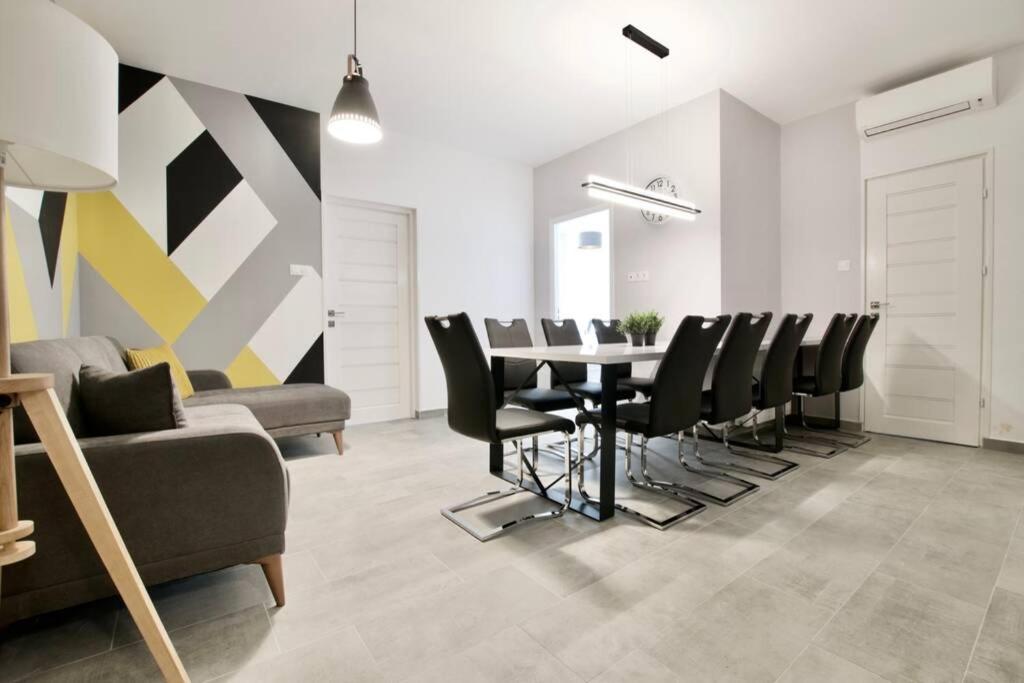 Premium Apartment By Hi5-Vaci Str. 3 Bedroom Budapest Luaran gambar